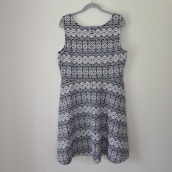 TALBOTS Blue White Geometric Print Ponte Stretch Fit & Flare‎ Dress Size XL - Picture 5 of 10